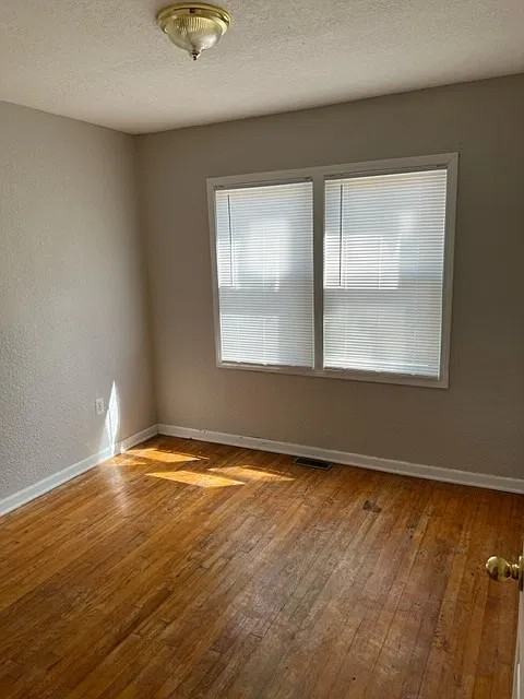 300 9th St #1 - Photo 5 of 12