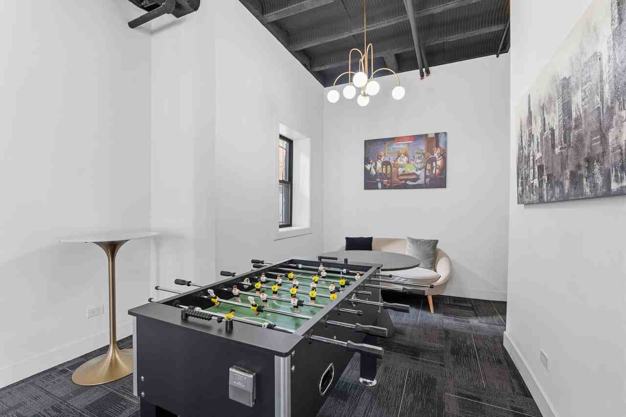 6026 N Winthrop - Photo 4 of 6