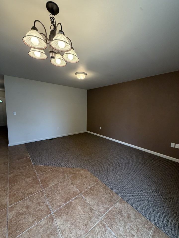 406 1st St Se #B - Photo 5 of 20