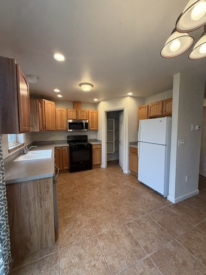 406 1st St Se #B - Photo 6 of 20