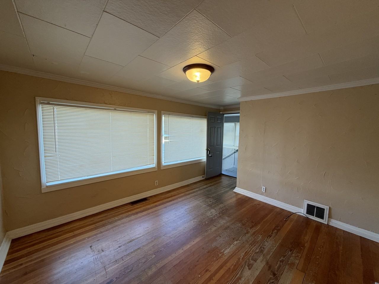 836 Howard Ave #1 - Photo 4 of 12
