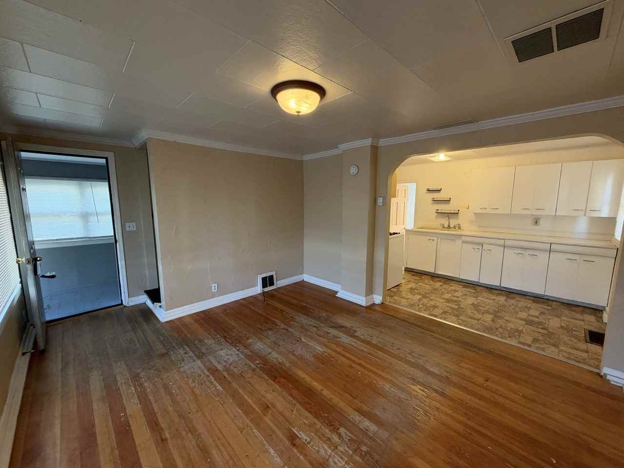 836 Howard Ave #1 - Photo 5 of 12