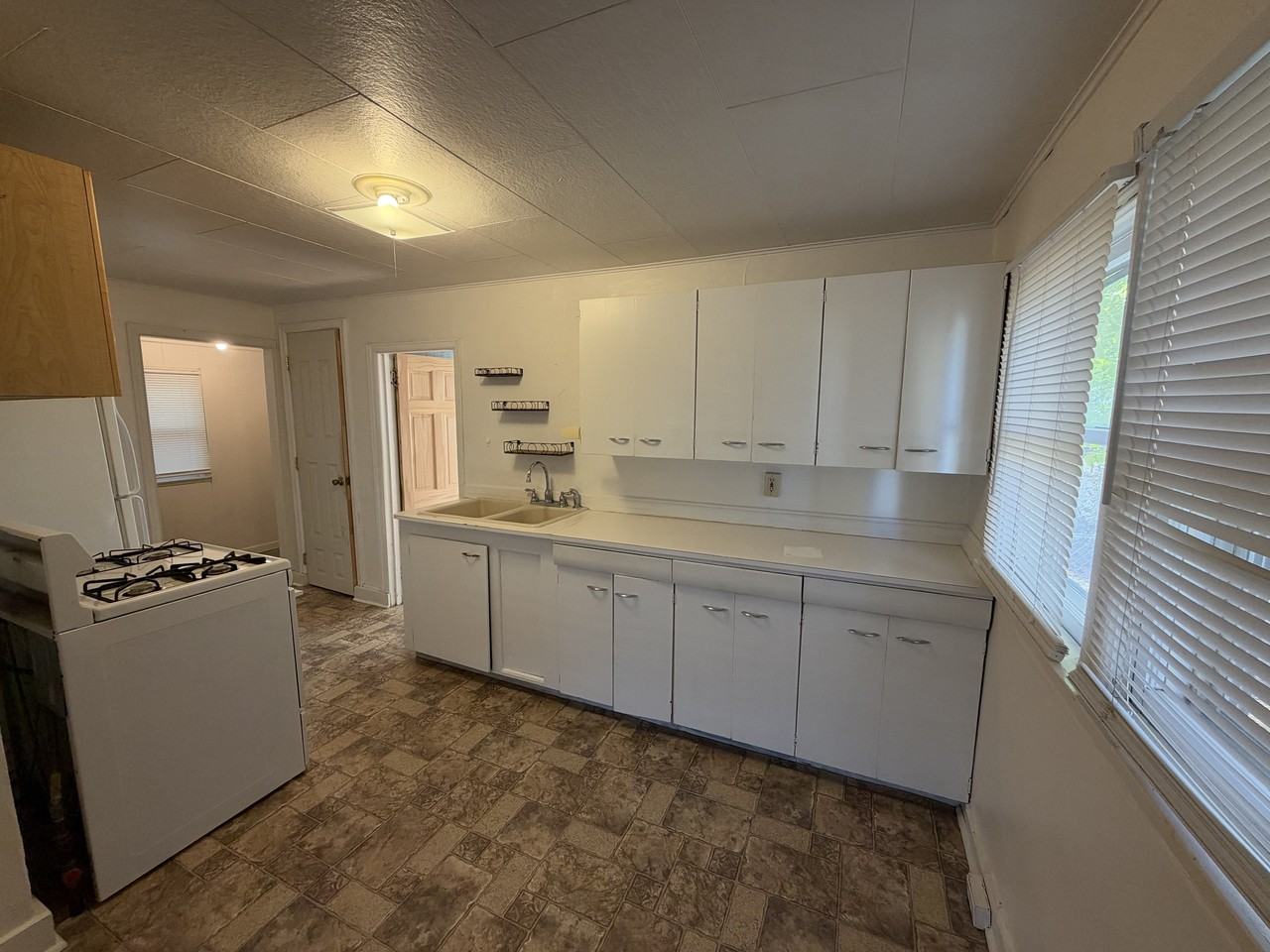 836 Howard Ave #1 - Photo 6 of 12