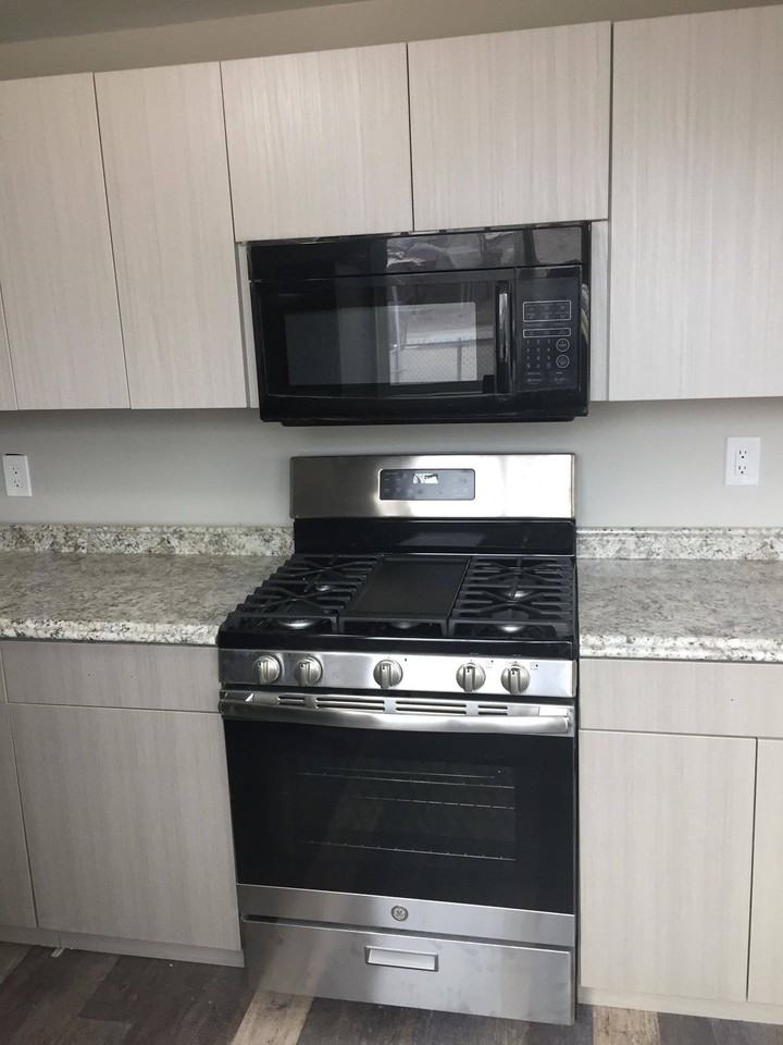 903 N Front St #1 - Photo 4 of 11