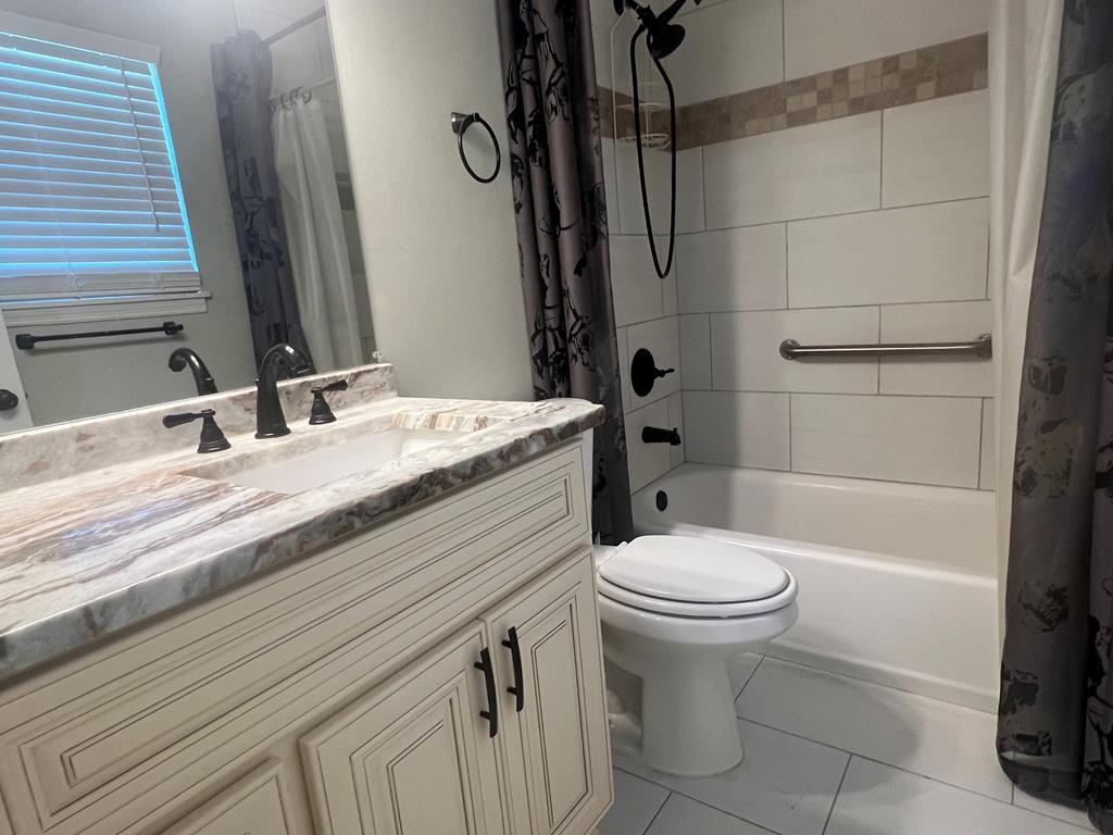 414 Pine Glen Dr #1 - Photo 3 of 12