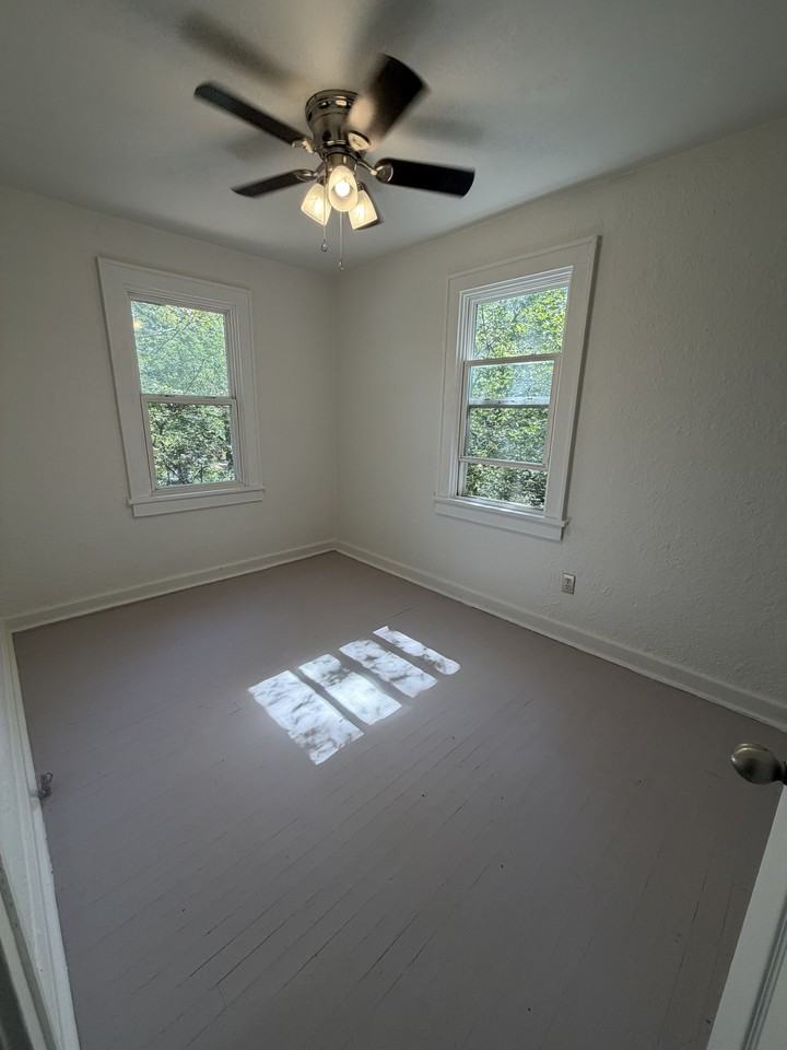 121 N Schiller St #1 - Photo 5 of 9