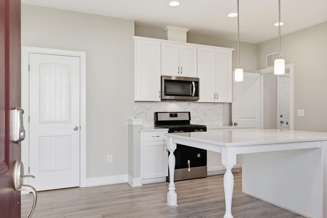 664 Barneswyck Dr #1 - Photo 3 of 40