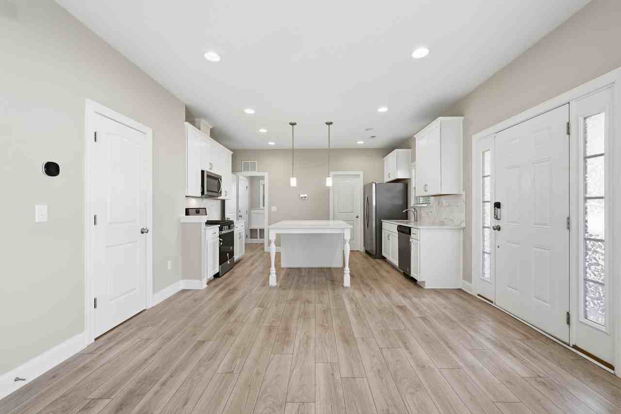 664 Barneswyck Dr #1 - Photo 4 of 40