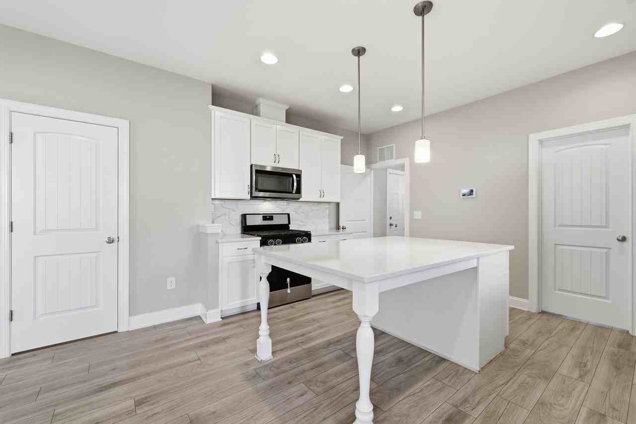 664 Barneswyck Dr #1 - Photo 5 of 40