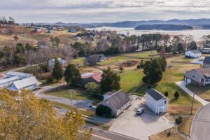 featured image of 1925 Lakeshore Dr