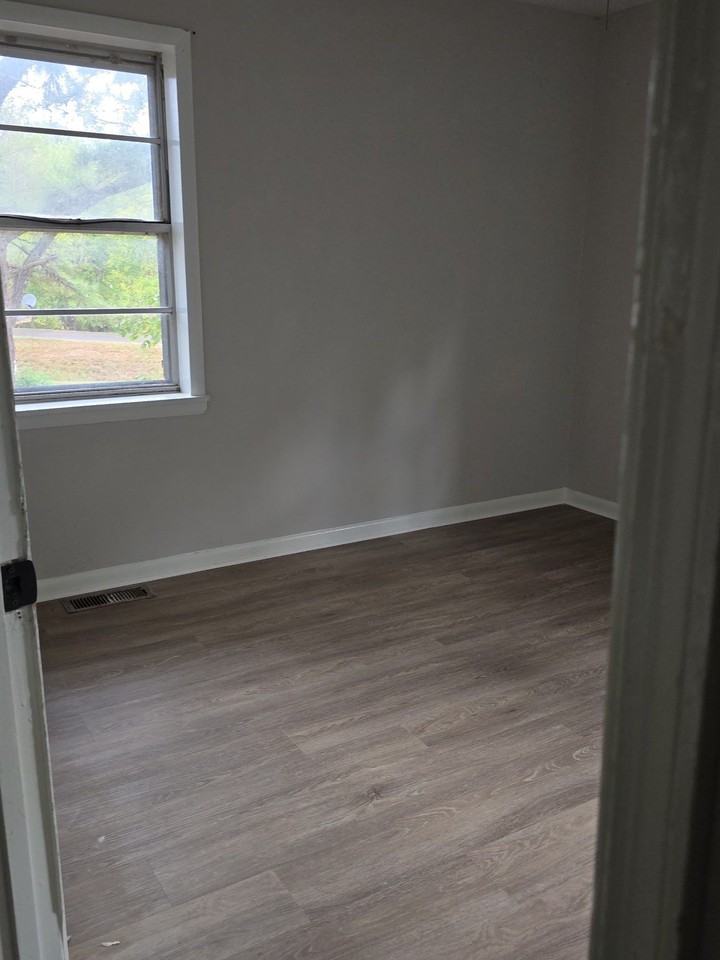 98 Skyline Dr #1 - Photo 2 of 8