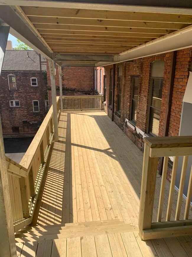 909 Madison - Photo 3 of 3