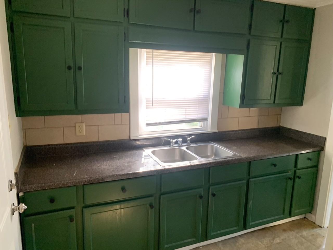 126 Courtland St - Photo 6 of 11
