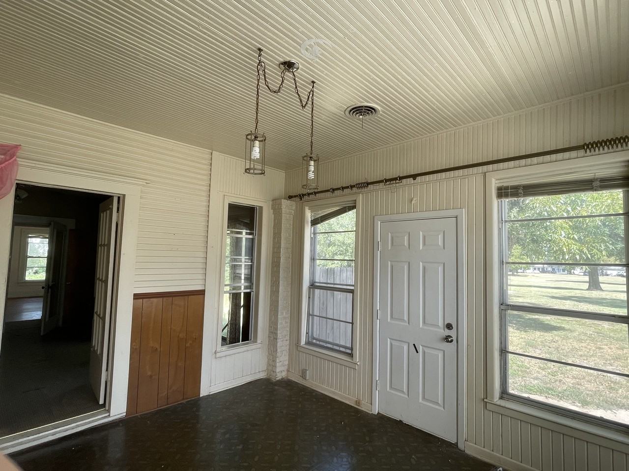 411 E Corsicana St #1 - Photo 7 of 12