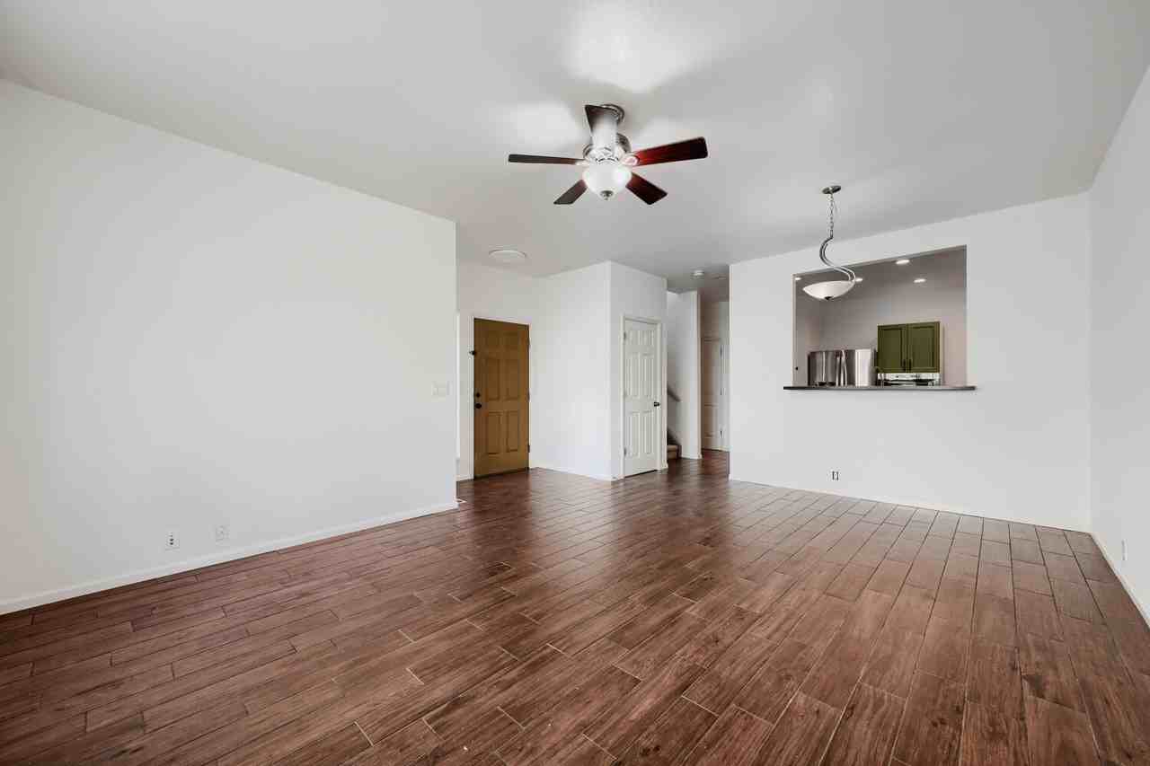 1633 Reilly Grv #1 - Photo 4 of 17