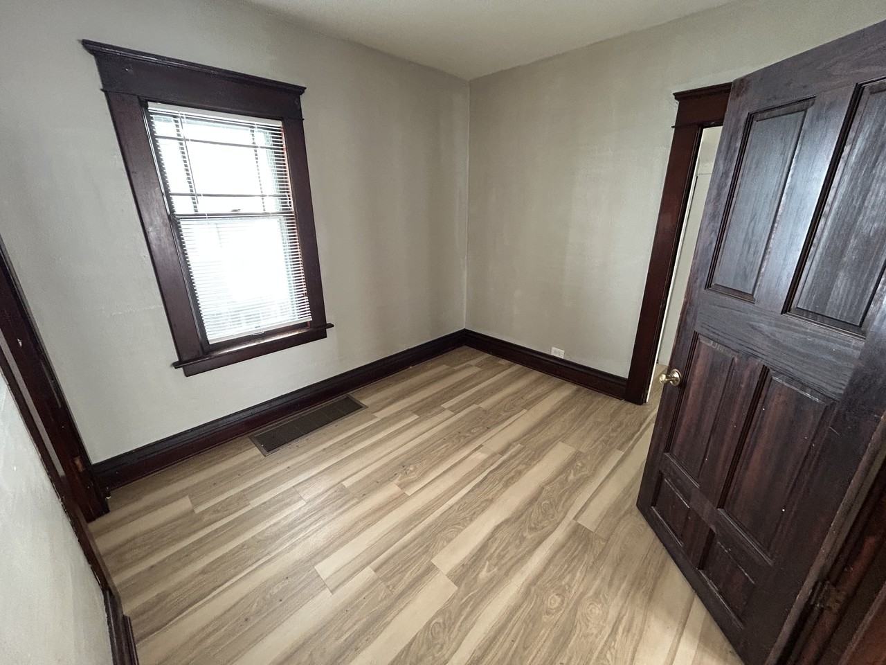 1316 Vermont Ave #1 - Photo 5 of 10