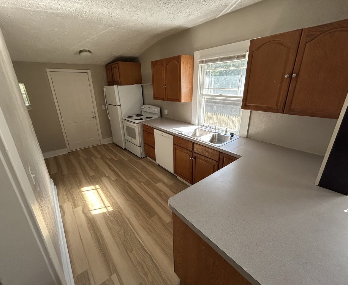 1316 Vermont Ave #1 - Photo 6 of 10