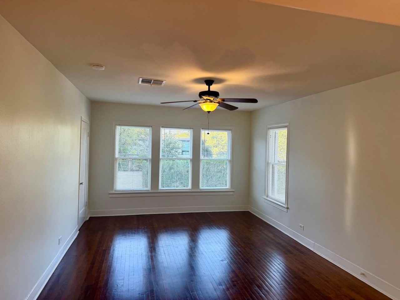 2201 San Felipe St - Photo 4 of 11