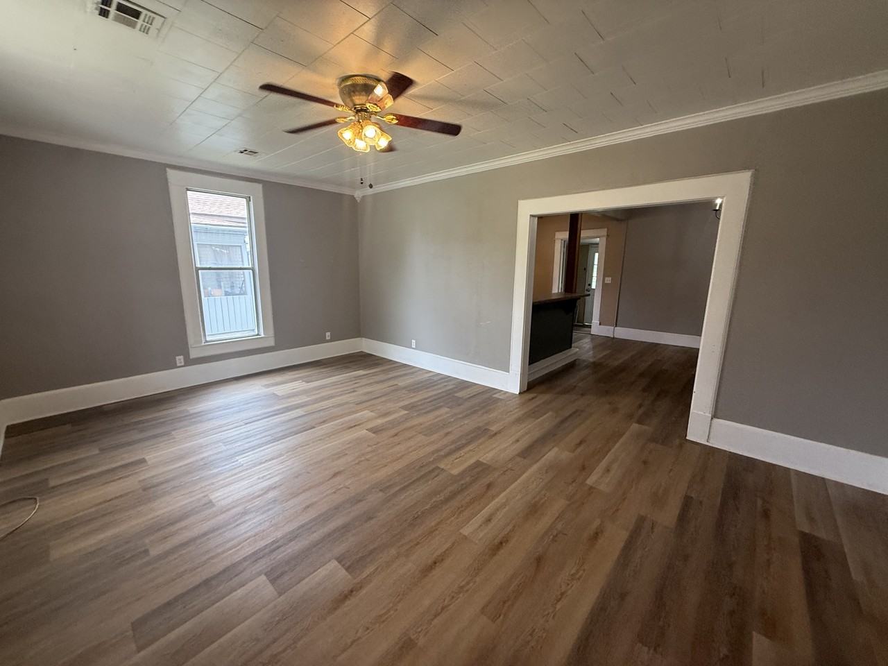 736 E 8th St #1 - Photo 2 of 11