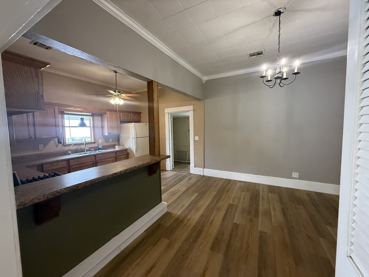 736 E 8th St #1 - Photo 3 of 11