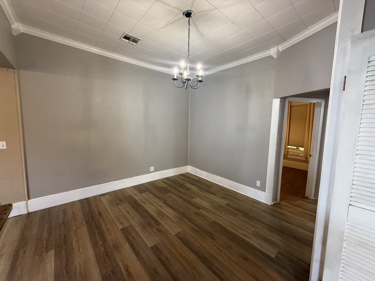 736 E 8th St #1 - Photo 4 of 11