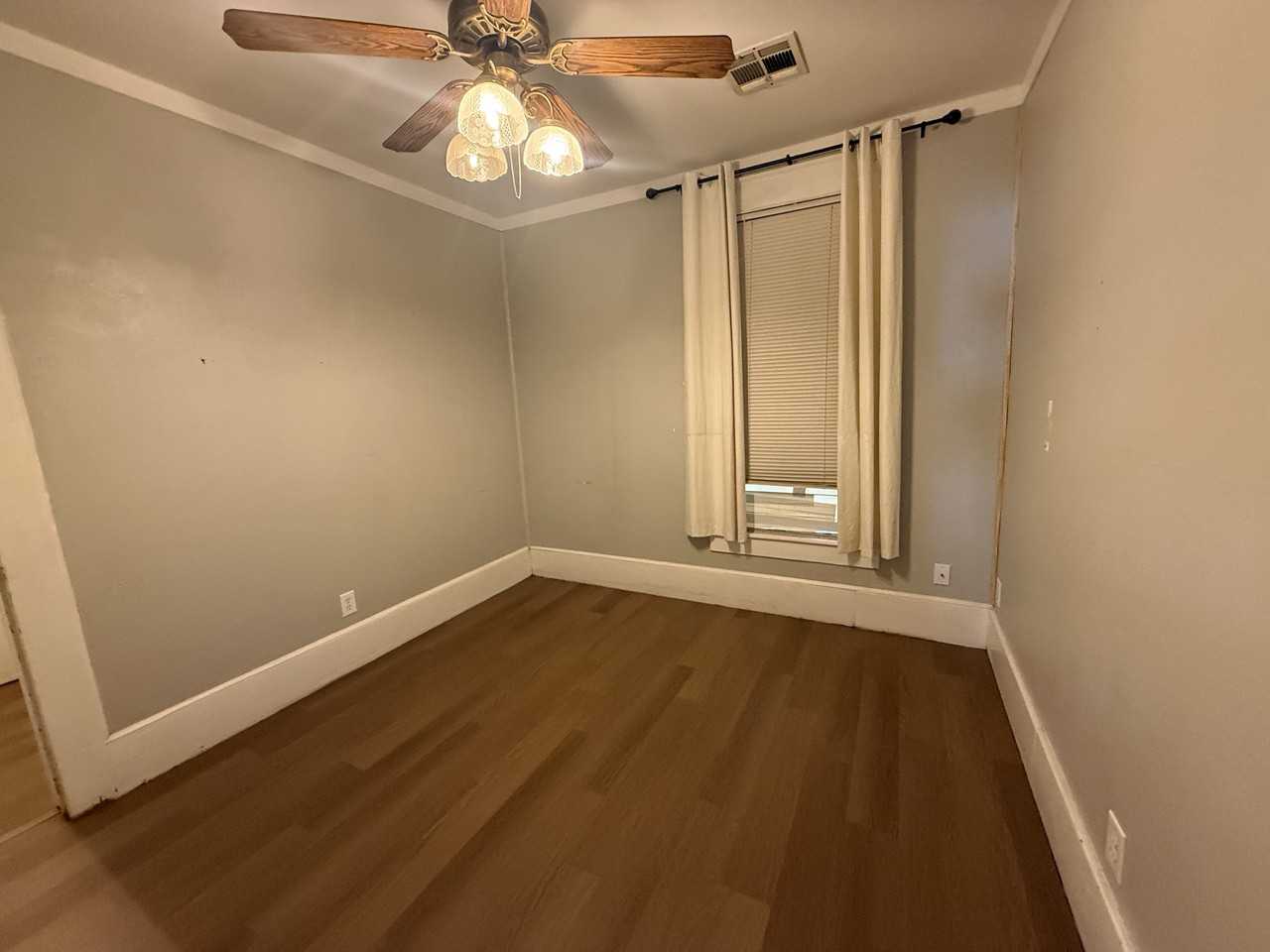 736 E 8th St #1 - Photo 7 of 11