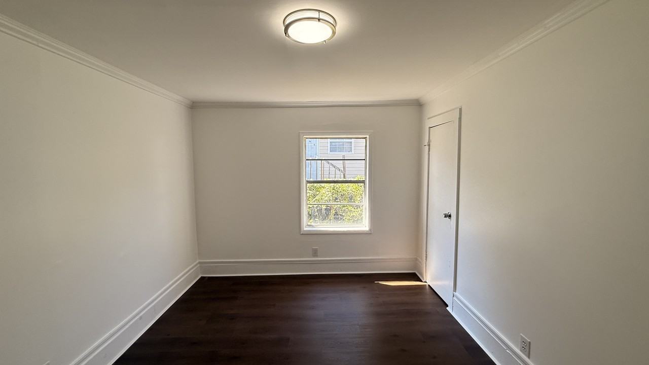 309 60th St #1 - Photo 4 of 10