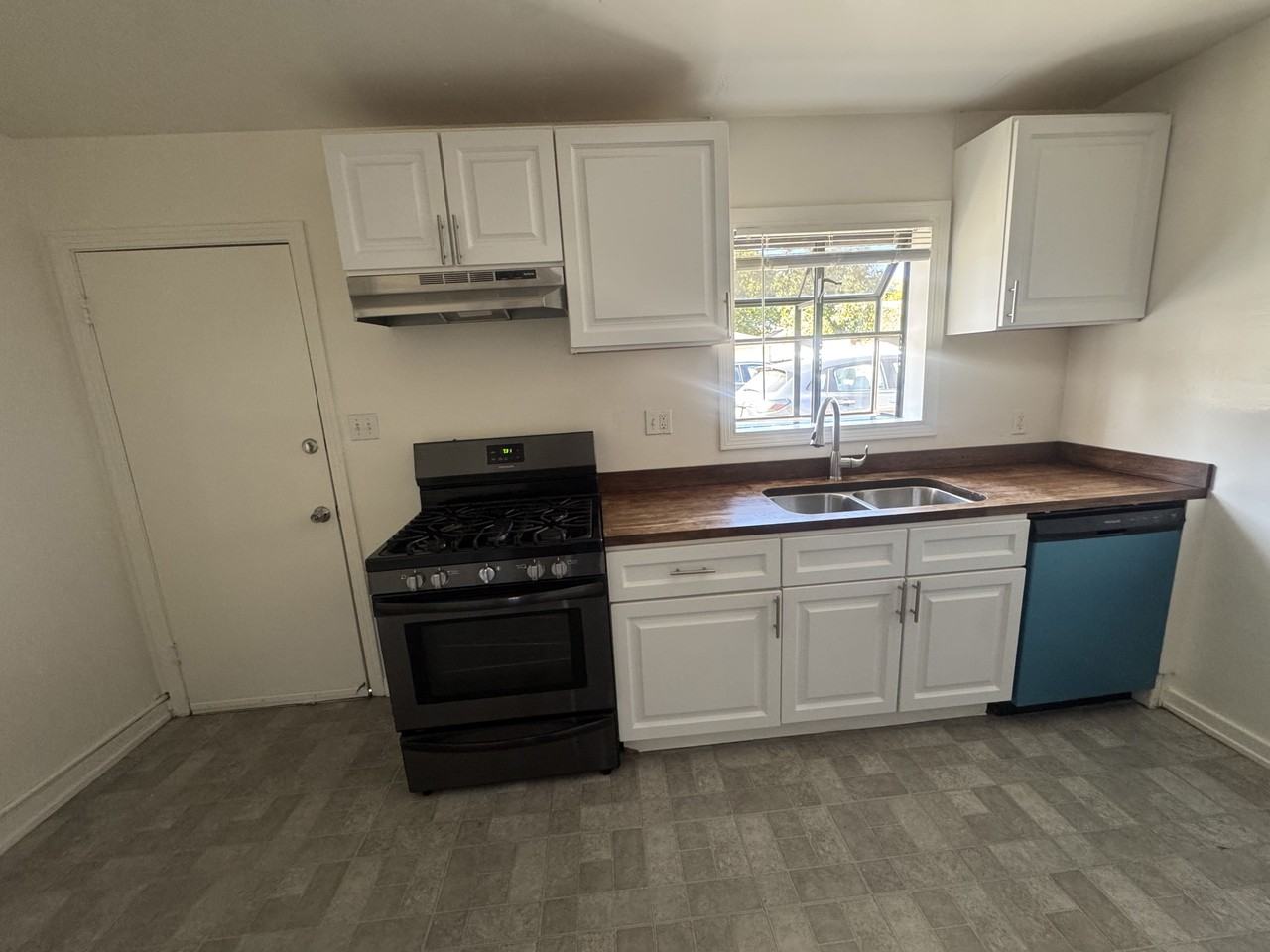 205 N Bayview Ave #6 - Photo 2 of 17