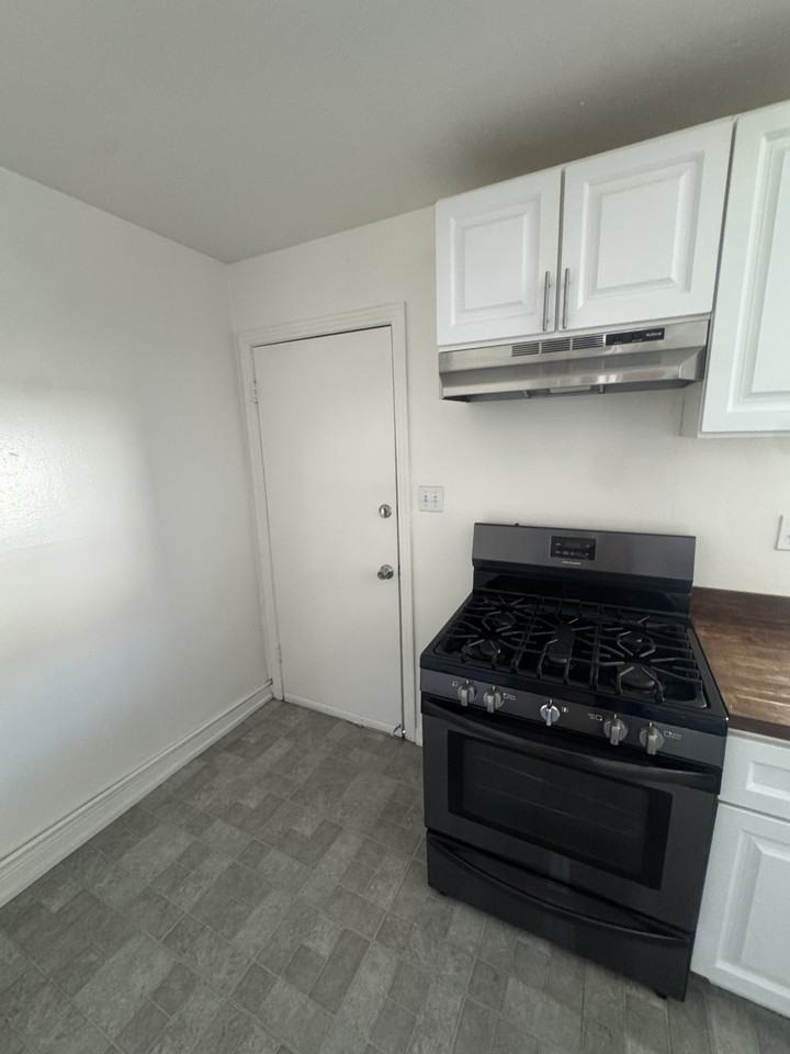 205 N Bayview Ave #6 - Photo 4 of 17