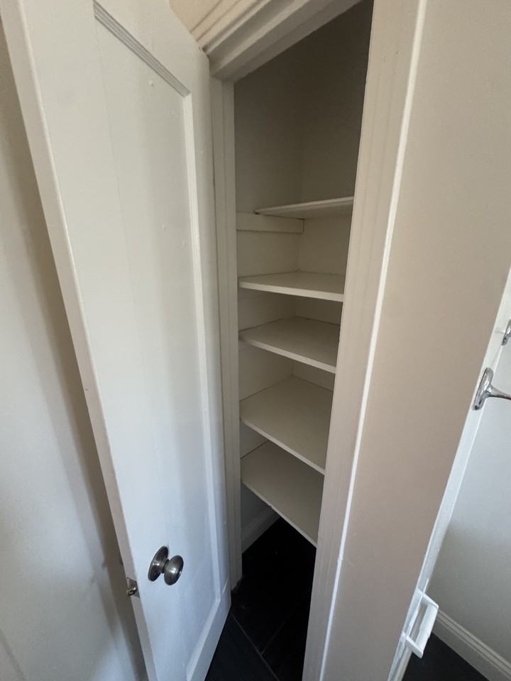 205 N Bayview Ave #6 - Photo 7 of 17