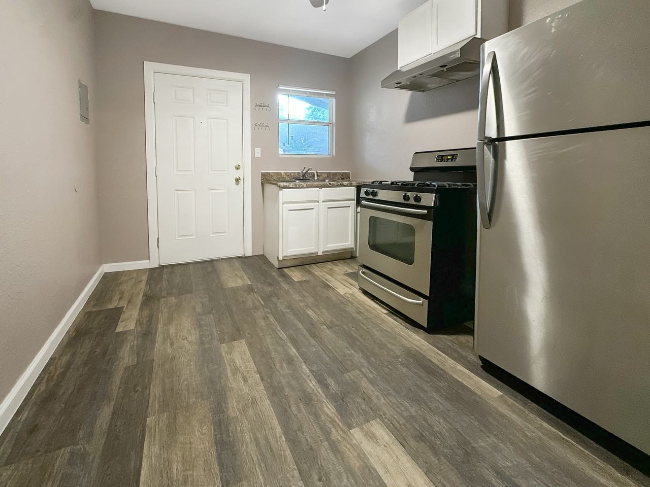 239 Peabody AvenueUnit 4 #4 - Photo 4 of 12