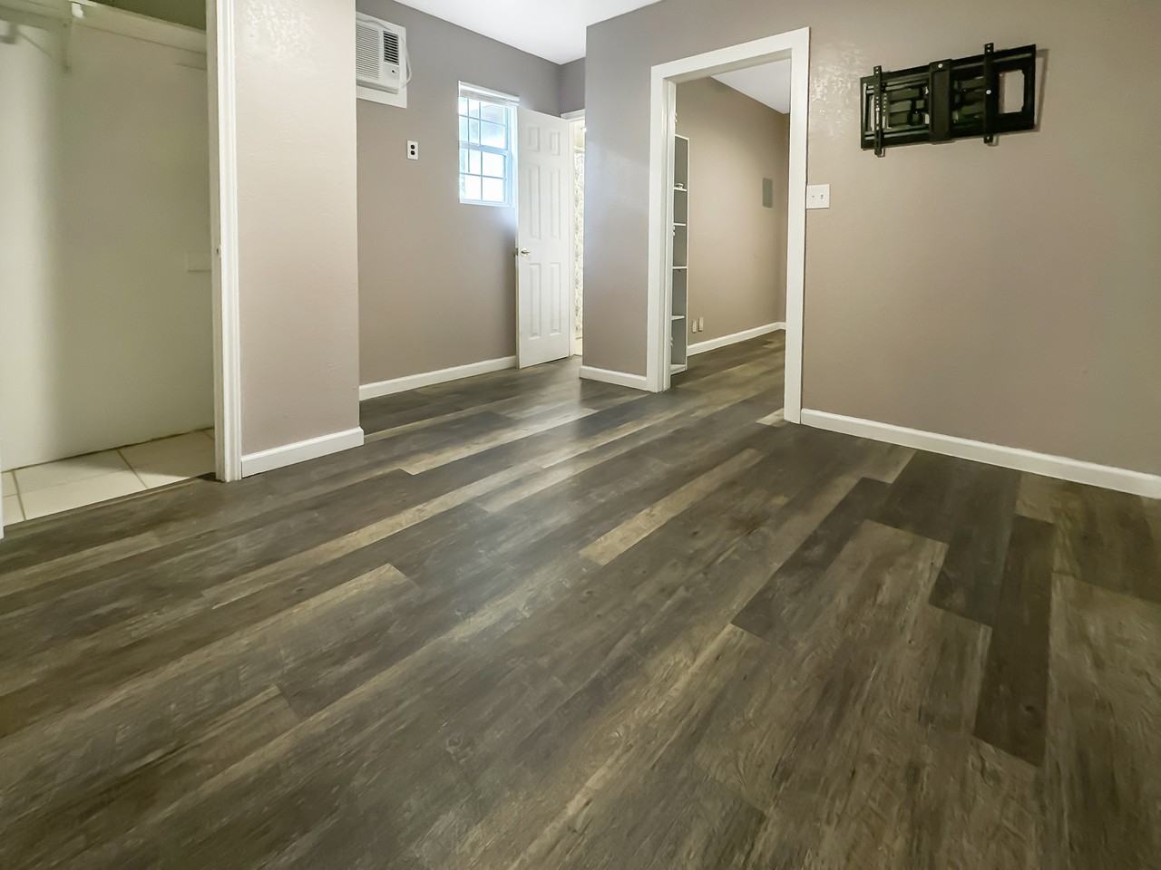 239 Peabody AvenueUnit 4 #4 - Photo 6 of 12