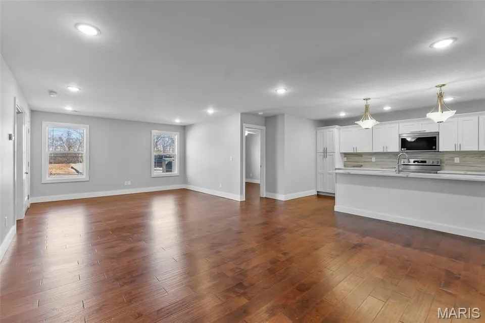 102 Beechwood Ln - Photo 3 of 14