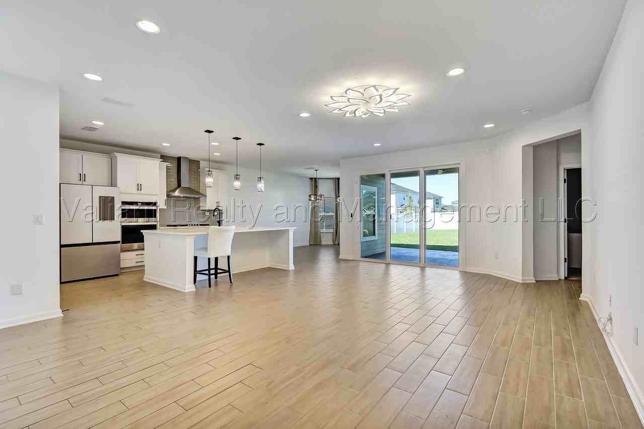 92 Wiltshire Dr #1 - Photo 5 of 37