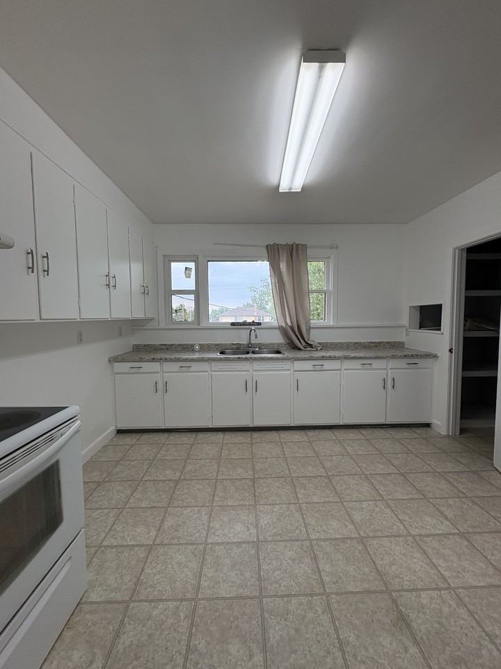 315 Matheson Ave - Photo 4 of 13