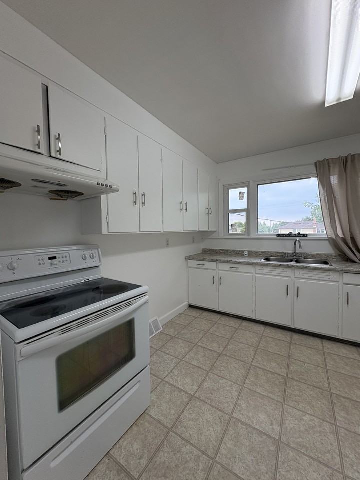 315 Matheson Ave - Photo 5 of 13
