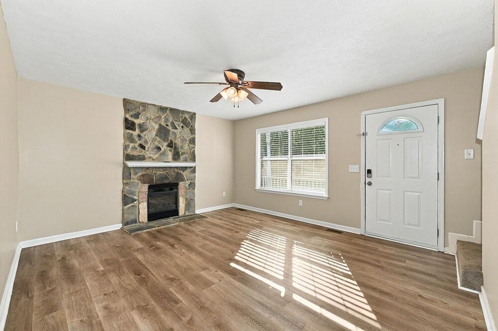 386 Park Ct E - Photo 5 of 17