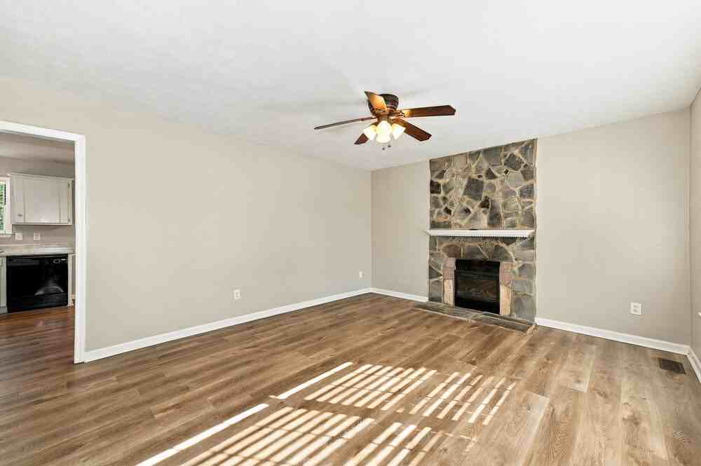 386 Park Ct E - Photo 6 of 17