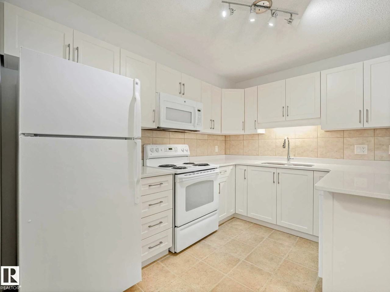 13635 34 St Nw - Photo 5 of 35