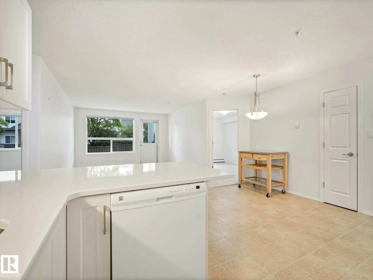 13635 34 St Nw - Photo 6 of 35