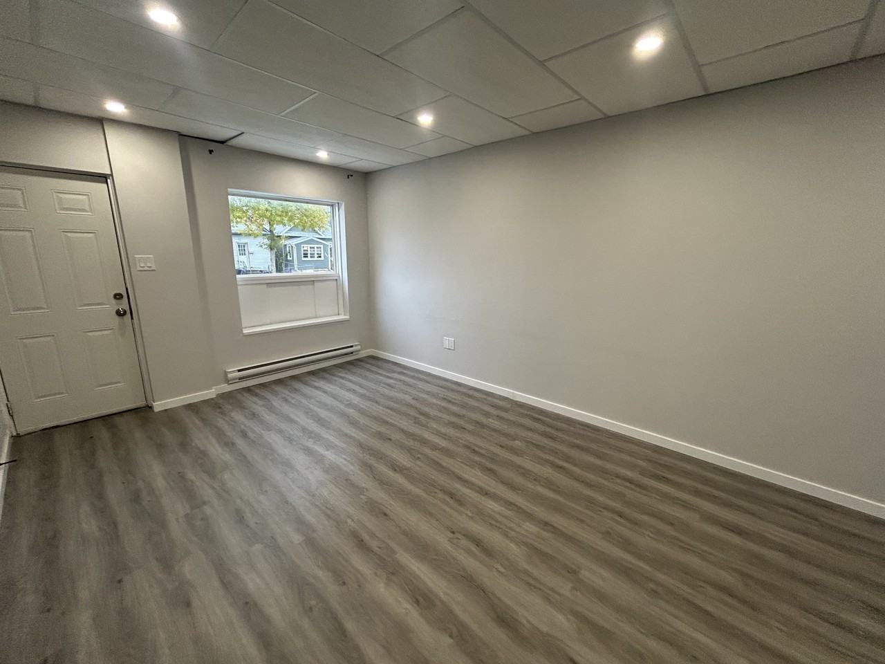 292 Cathedral Ave - Photo 7 of 11