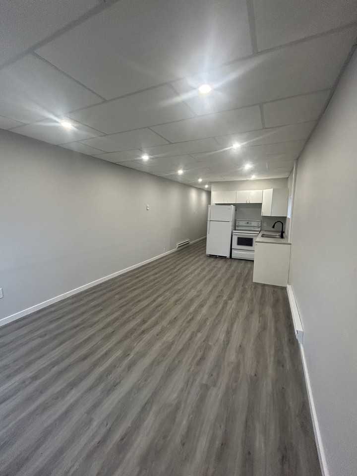 292 Cathedral Ave - Photo 2 of 11