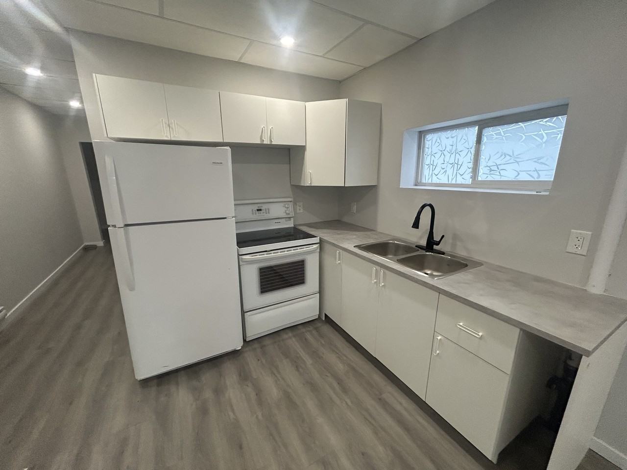 292 Cathedral Ave - Photo 3 of 11