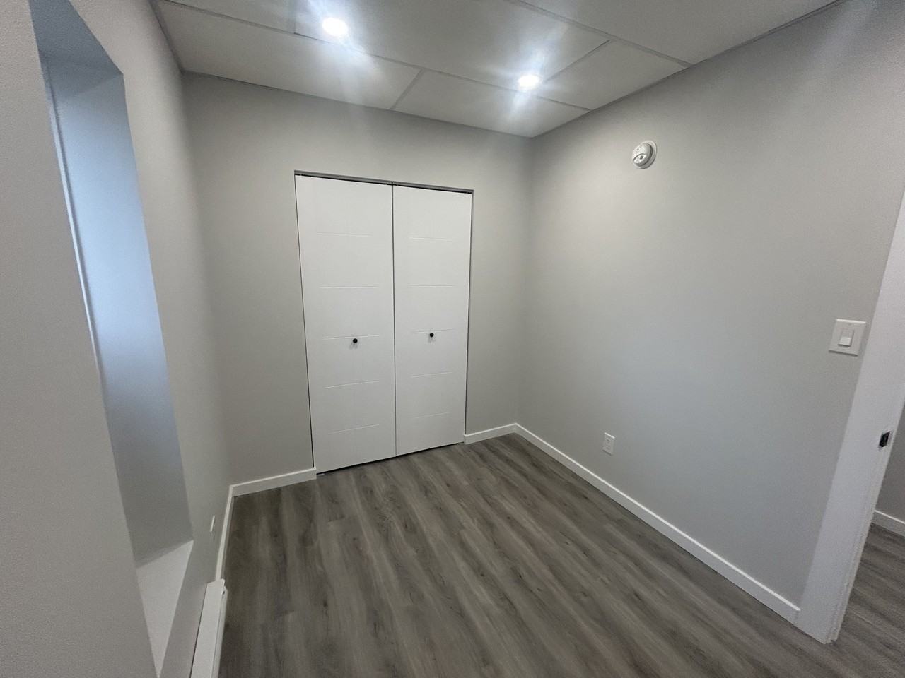 292 Cathedral Ave - Photo 5 of 11