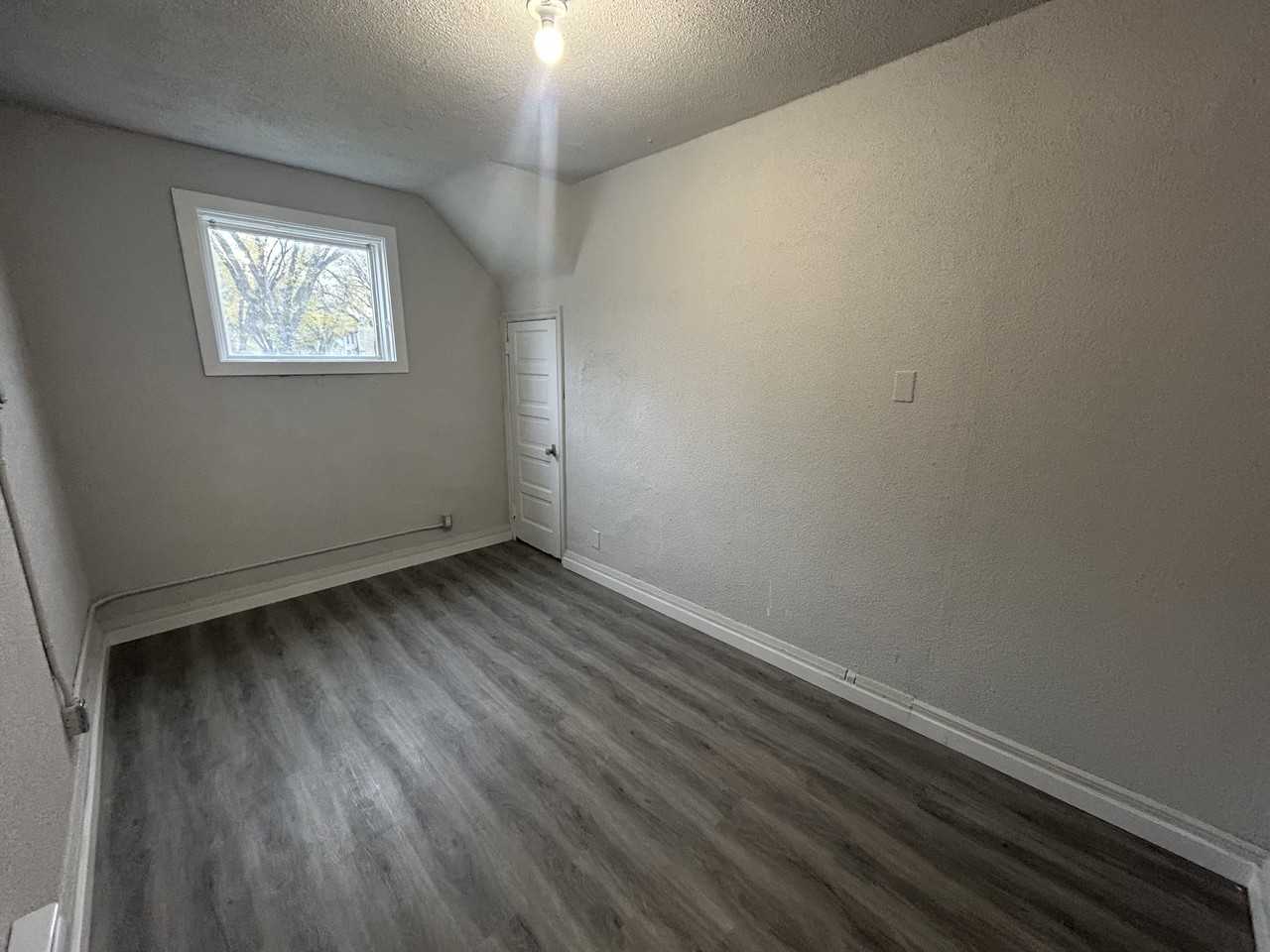 292 Cathedral Ave - Photo 6 of 11