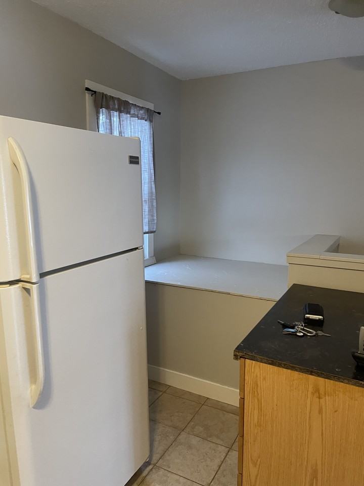 2070 Broder St - Photo 5 of 7