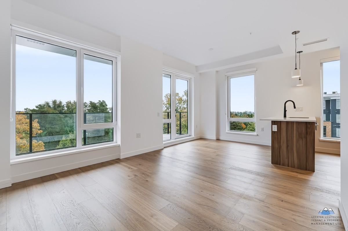 6859 Cambie St - Photo 3 of 24