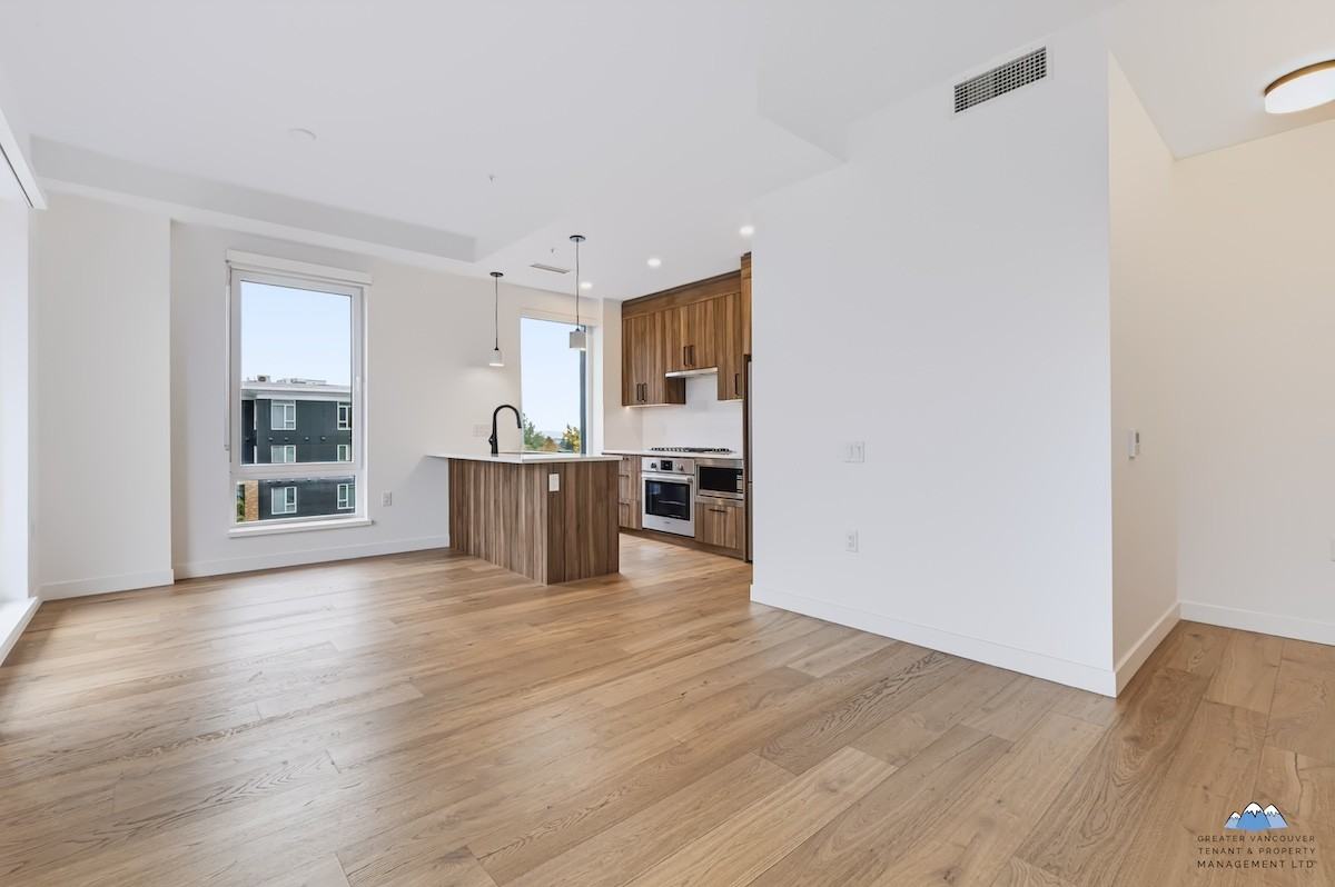 6859 Cambie St - Photo 4 of 24