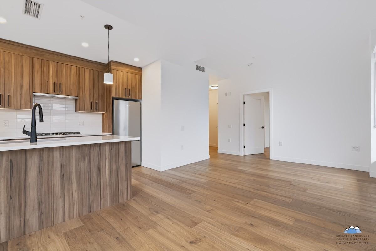 6859 Cambie St - Photo 5 of 24