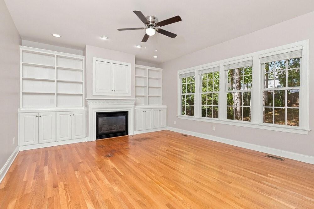 420 Longbourn Dr - Photo 4 of 17